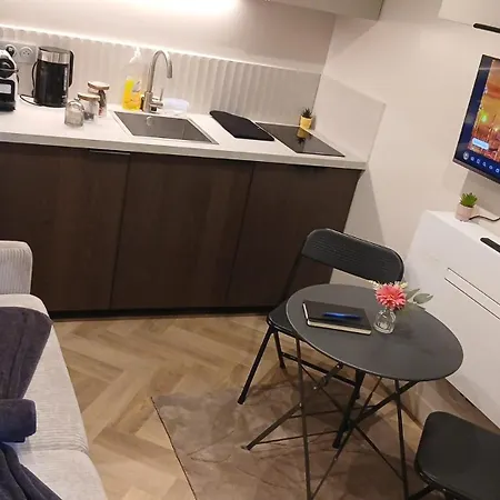 Luxury - شقة رومينفيل